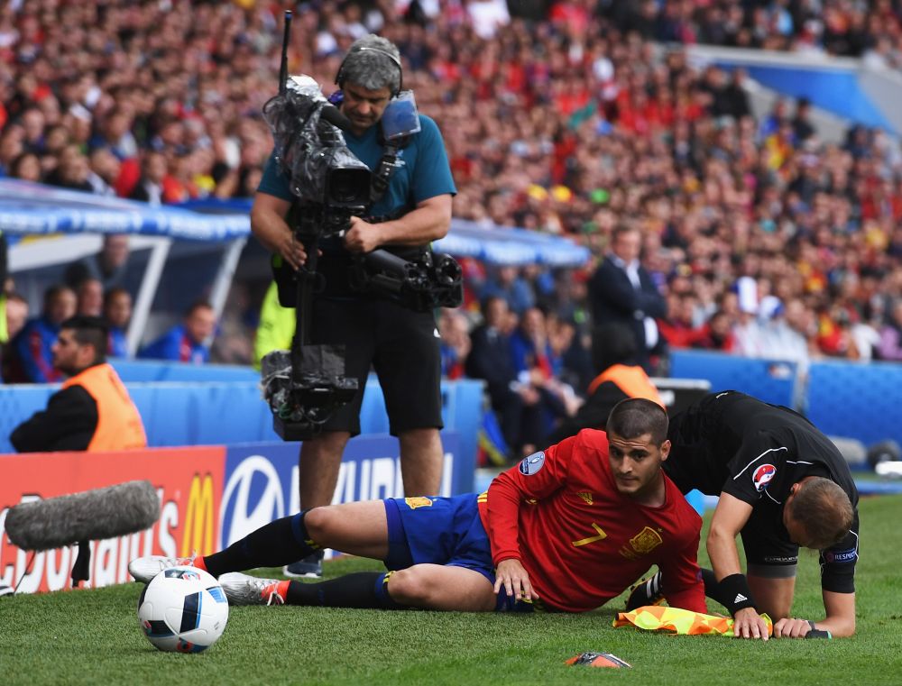 Cel mai DUREROS moment al zilei la Euro! Ce i-a facut Morata tusierului in meciul cu Cehia. GALERIE FOTO_5