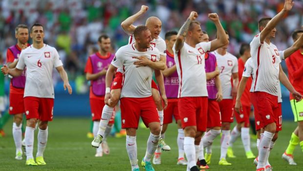 
	Cum se motiveaza polonezii inaintea bataliei cu Germania, transmisa diseara, de la 22:00, de ProTV: &quot;Uitati-va la meciul formidabil facut de Romania&quot;
