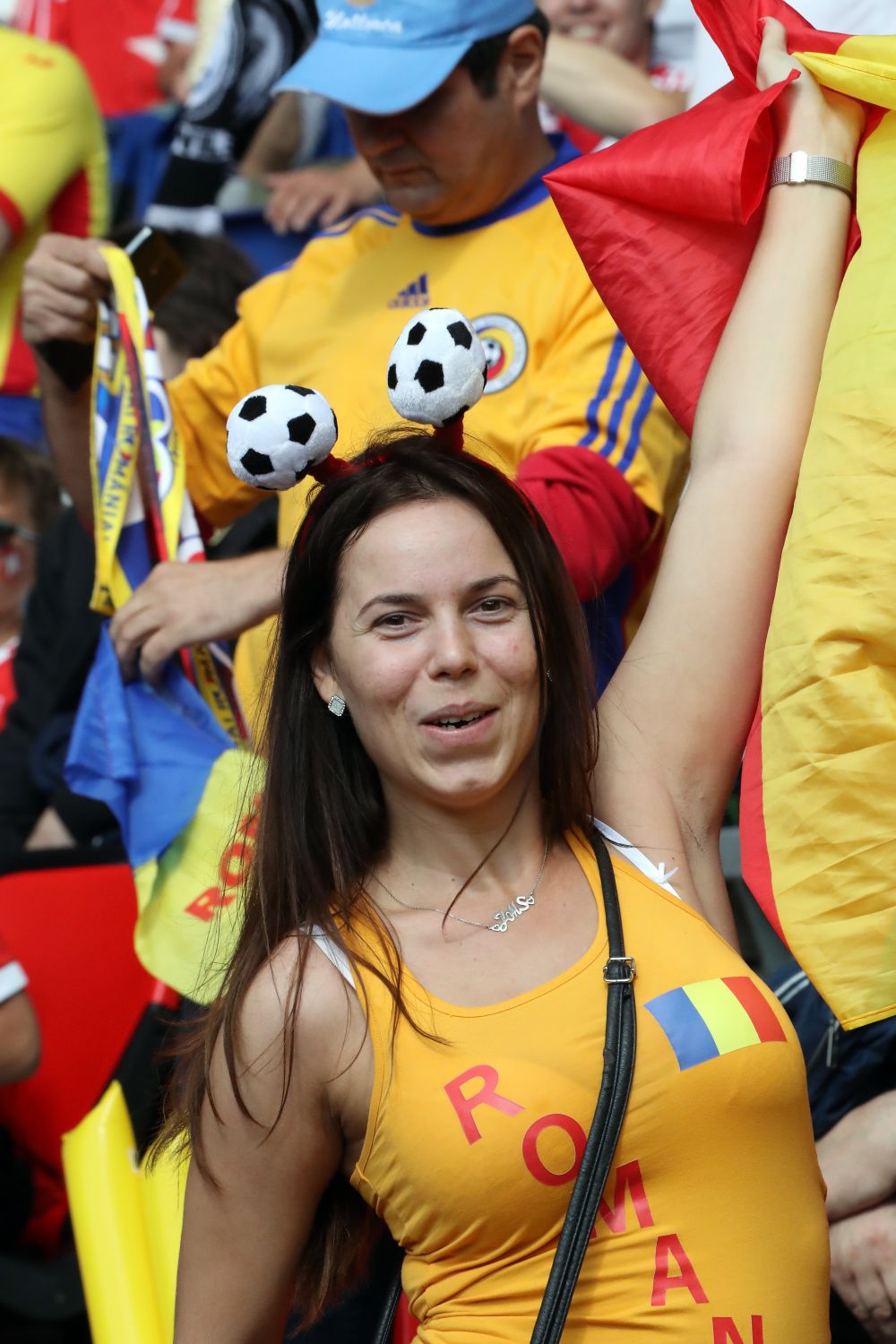 Daca se juca pe frumusete, Romania - Albania era finala Euro! GALERIE FOTO Cine castiga duelul fanelor?_18