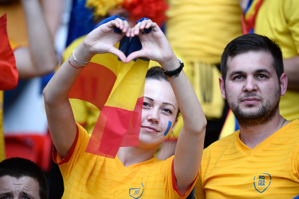 Daca se juca pe frumusete, Romania - Albania era finala Euro! GALERIE FOTO Cine castiga duelul fanelor?_21