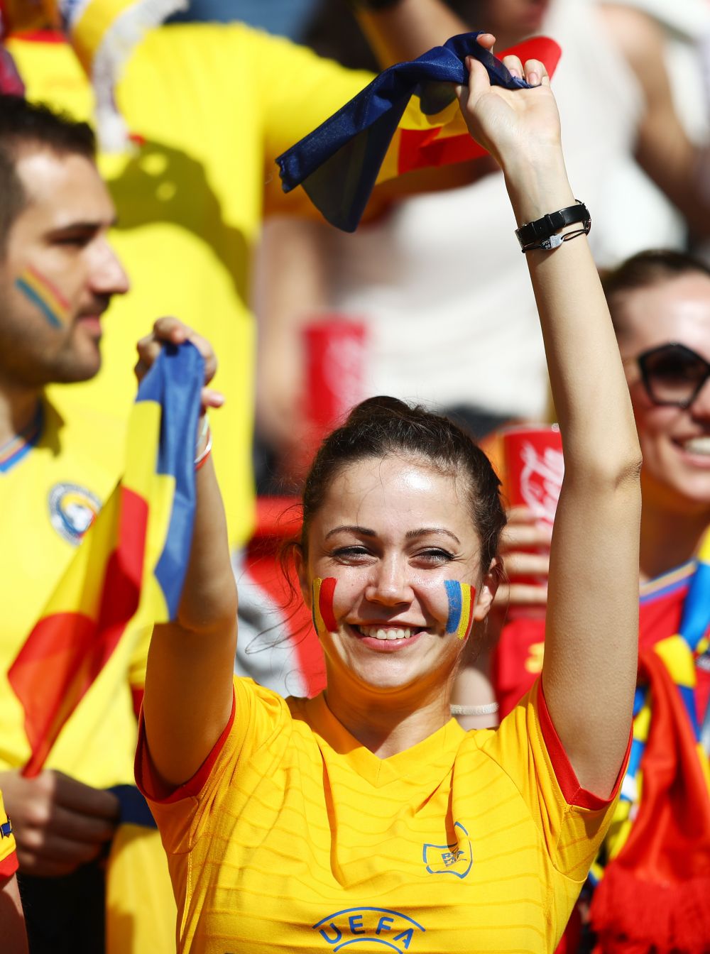 Daca se juca pe frumusete, Romania - Albania era finala Euro! GALERIE FOTO Cine castiga duelul fanelor?_9