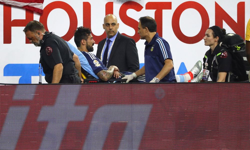 FOTO SOCANT! Lavezzi e out de la Copa America dupa ce si-a rupt cotul dupa un accident oribil!_9