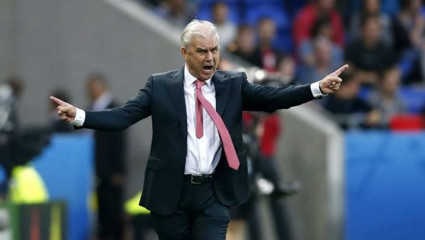 
	Scenariu surpriza! Iordanescu NU pleaca: ce planuri are Razvan Burleanu pentru el si de ce nu si-a anuntat demisia dupa meciul cu Albania
