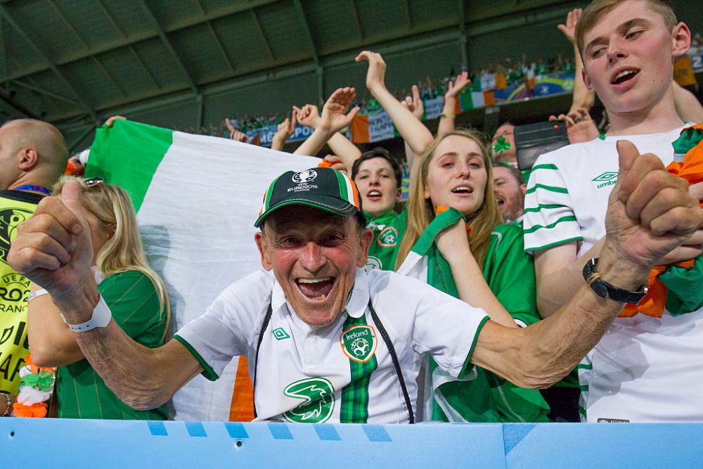 GALERIE FOTO: Ei sunt oamenii care au cucerit o lume intreaga la Euro! Cele mai tari imagini cu fanii irlandezi pe stadioanele din Franta_15