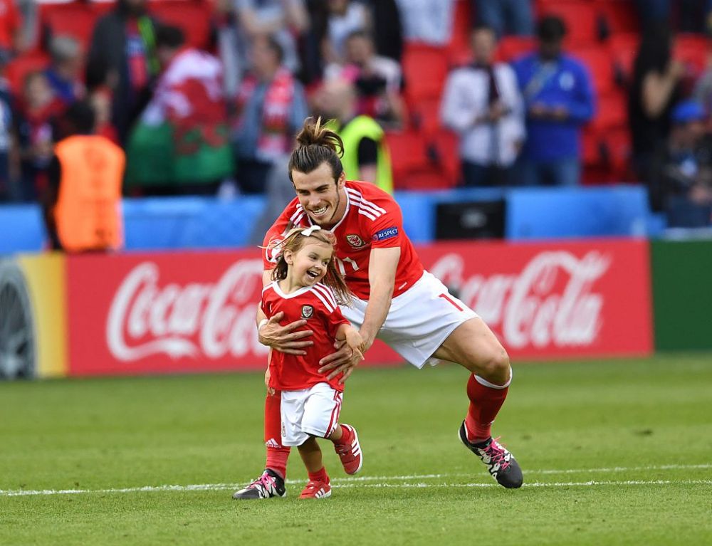 El este Gheata de Aur de la Euro in acest moment! GALERIE FOTO: Imagini fantastice cu fetita lui Bale, intrata pe teren sa se bucure pentru calificarea nationalei_12