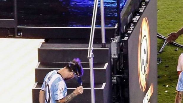
	COSMAR sud-american! Argentina pierde a treia finala la rand, Messi a anuntat ca se RETRAGE de la nationala! VIDEO
