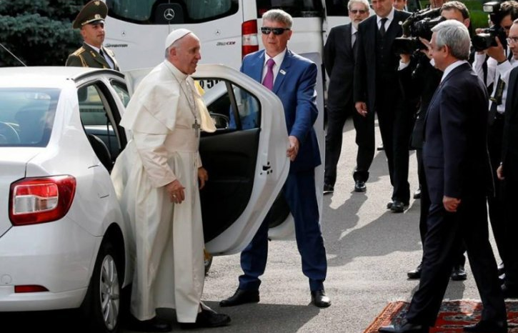 POZA ZILEI: Papa Francisc a mers intr-un LOGAN alb la ultima vizita oficiala!_1