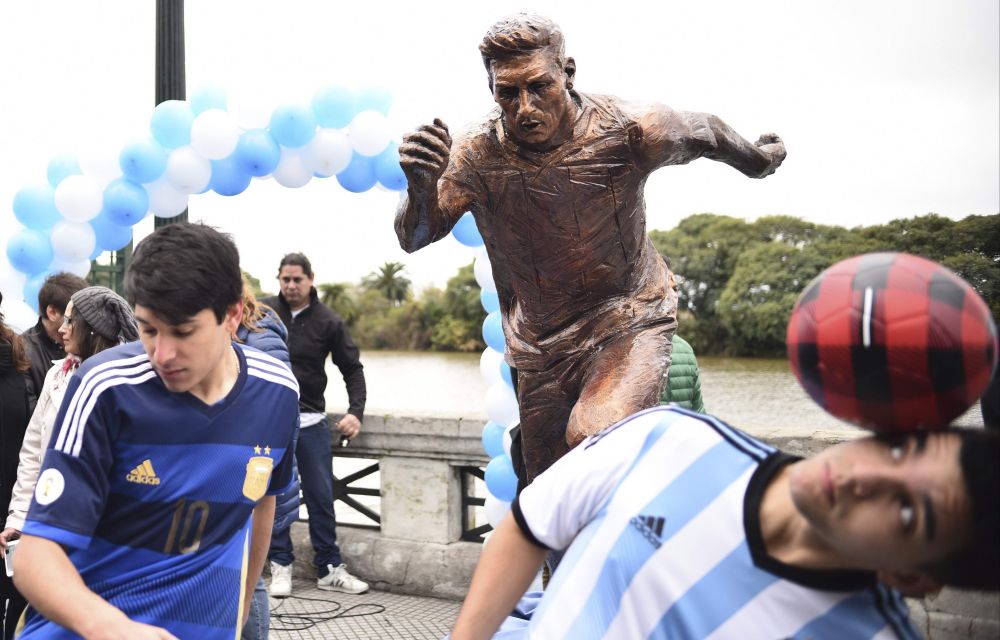 TOTUL pentru Messi! Argentinienii i-au facut statuie si il implora sa nu se retraga de la nationala. FOTO_3