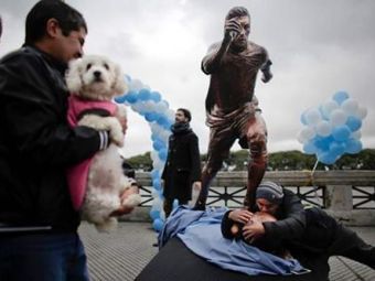 
	TOTUL pentru Messi! Argentinienii i-au facut statuie si il implora sa nu se retraga de la nationala. FOTO
