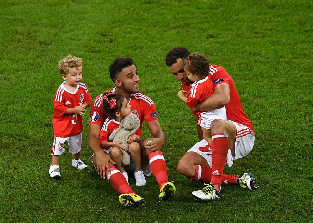 UEFA, nu FI REA! :) Seful turneului a interzis invadarea terenului de catre copiii jucatorilor galezi! E Euro, nu party de familie! GALERIE FOTO_10