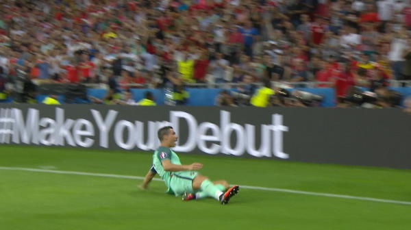 Cristiano Ronaldo, in sfarsit la inaltime! Portughezul a deschis scorul superb cu capul in semifinala cu Tara Galilor. VIDEO