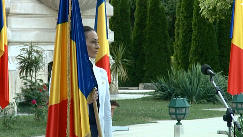 FOTO | Delegatia Romaniei pentru JO a primit drapelul de la presedintele Iohannis. Ponor va purta steagul, Chitu a depus juramantul sportivilor_4