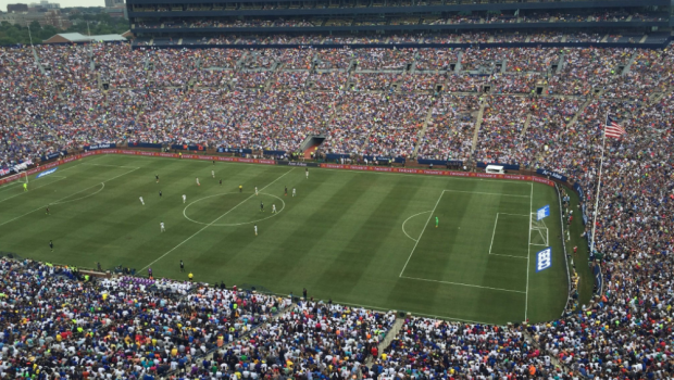 
	Nu-i rau pentru un meci de &quot;soccer&quot; :) Audienta fabuloasa la amicalul Real Madrid - Chelsea, disputat la Michigan: peste 105.000 oameni au fost pe stadion. Cat s-a terminat partida
