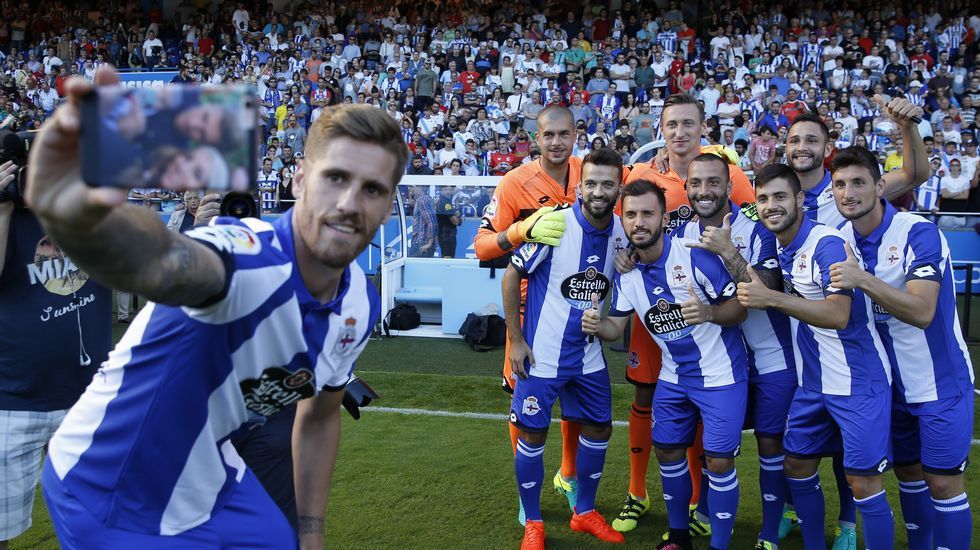 FOTO Andone, impresionat de primirea de la Deportivo: "Suporterii sunt foarte calzi" A primit numar de titular_6