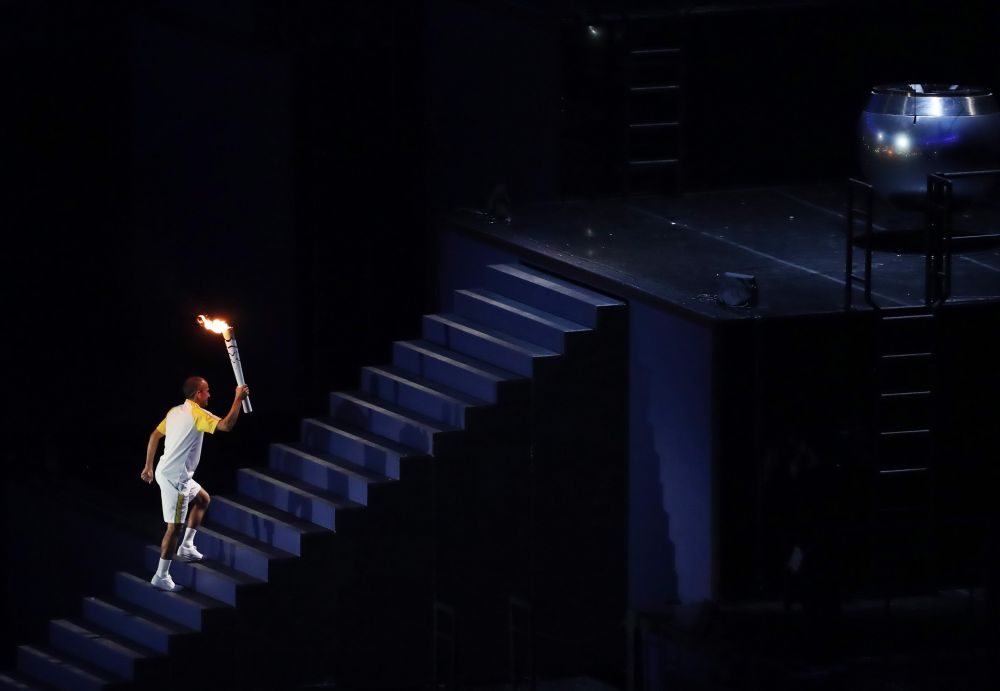 FOTO Cele mai tari imagini de la ceremonia de deschidere a Jocurilor Olimpice. O imagine cat 1 MILION de cuvinte: cele doua lumi de la Rio_5