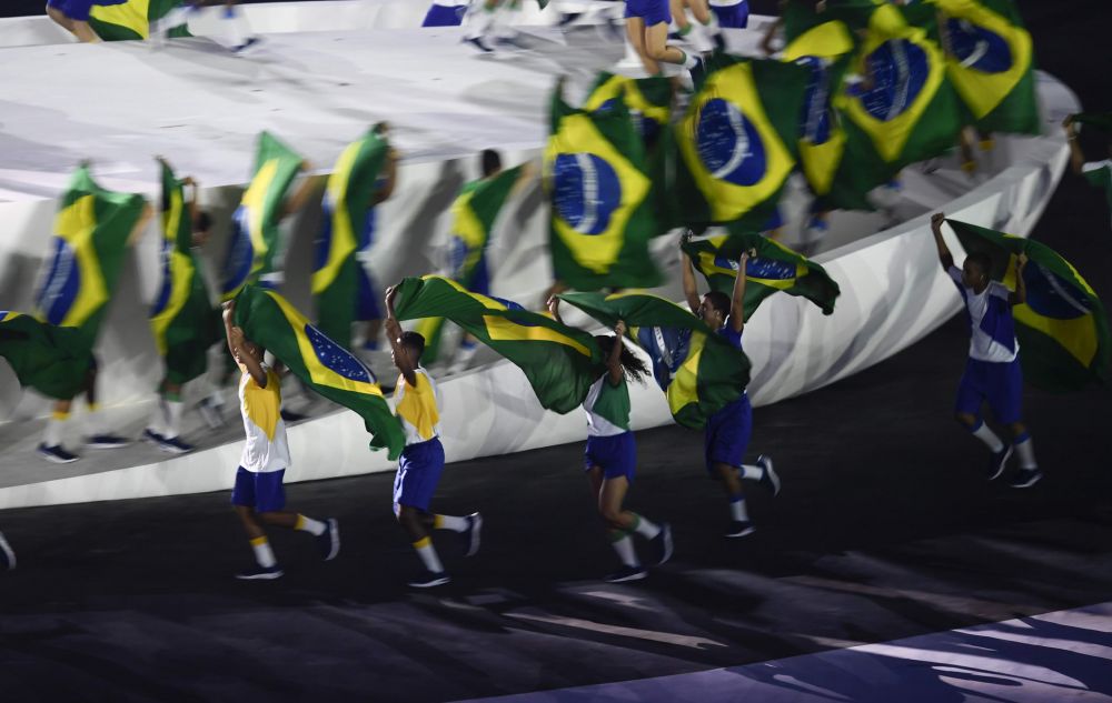 FOTO Cele mai tari imagini de la ceremonia de deschidere a Jocurilor Olimpice. O imagine cat 1 MILION de cuvinte: cele doua lumi de la Rio_10