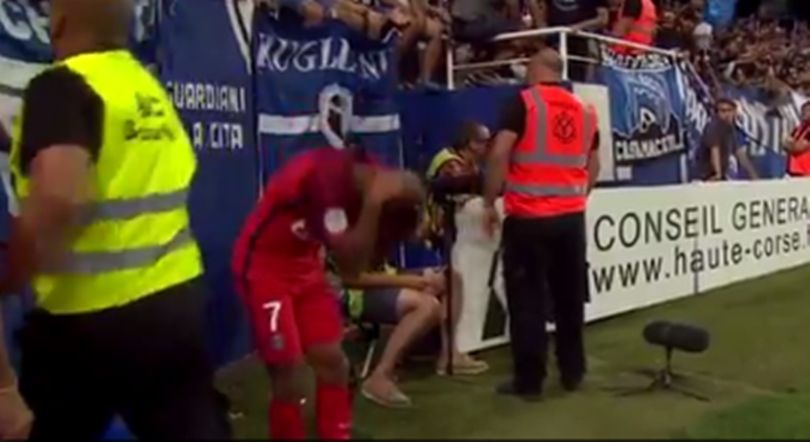 Scene halucinante in Franta! Lucas de la PSG a fost lovit in cap de fanii celor de la Bastia_3