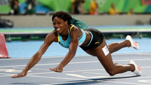
	FOTO INCREDIBIL! A PLONJAT pentru medalia de aur! Moment istoric in ultima secunda la proba de 400 metri
