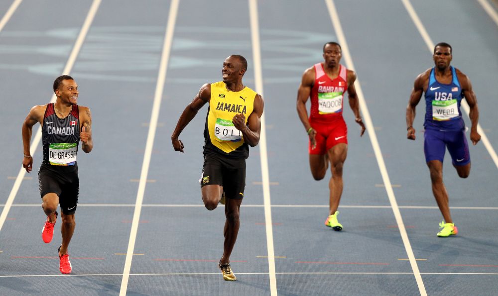 A FACUT-O DIN NOU! Moment incredibil cu Bolt in semifinala la 200 metri! A incetinit ca sa-si astepte rivalul de pe 2! Ce i-a zis_1