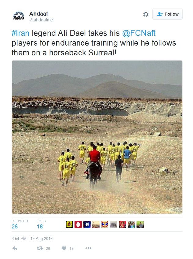 Scene halucinante in fotbal! Primul club care isi trimite fotbalistii sa alerge prin DESERT! Antrenorul i-a alergat pe un cal :))_1
