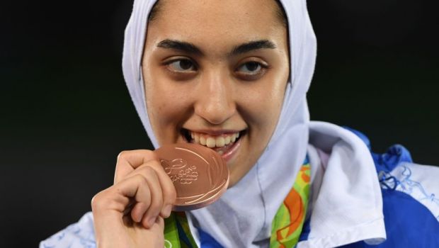 
	Prima femeie din Iran care castiga o medalie olimpica! Declaratia emotionanta data de Kinia Alizadeh
