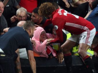 
	Scene nebune in Premier League! In loc sa se bucure la gol, Fellaini a salvat o femeie STRIVITA de fani in tribuna! FOTO&nbsp;
