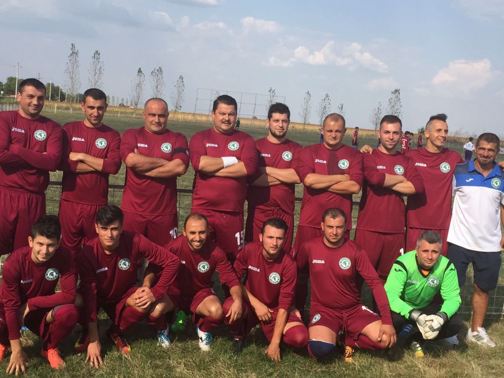 Inaintea noului sezon din Las Fierbinti, Bobonete a inceput sezonul in Liga a 5-a: echipa lui are acelasi sponsor ca NATIONALA :)_1