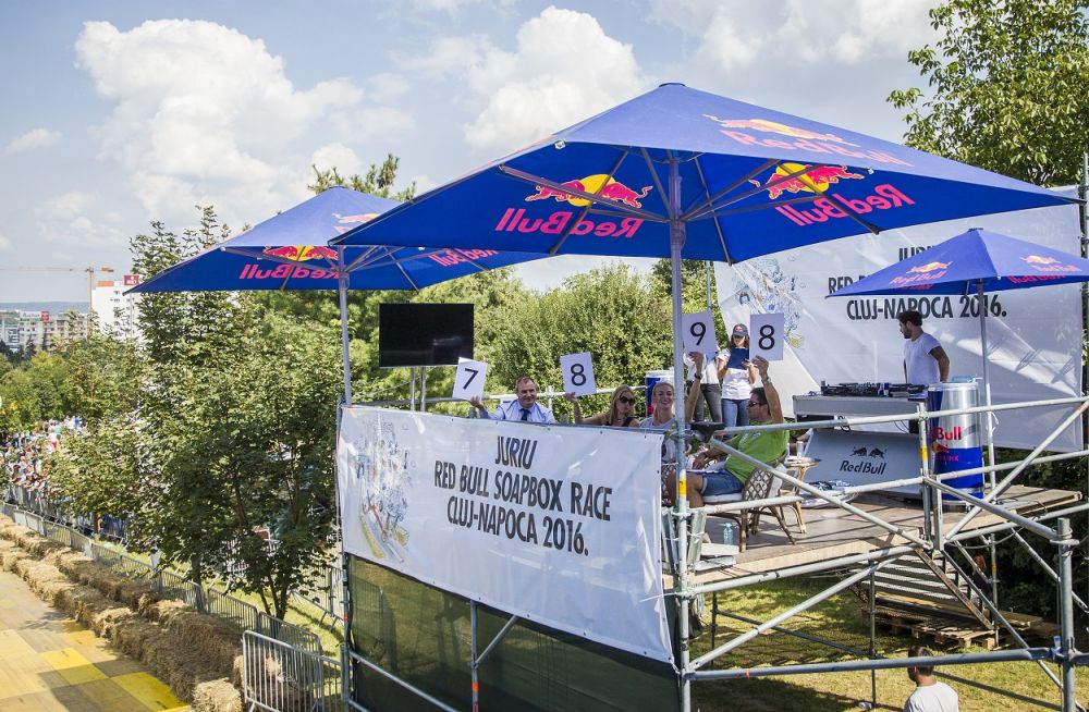 40 de masini artizanale au defilat in acest week-end in fata a peste 15,000 de oameni la cea a doua editie a Red Bull Soapbox Race din Romania_7