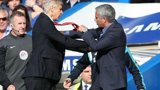 
	Scene de clasa a 4-a intre doi colosi din fotbal! Faza incredibila la conferinta UEFA: ce a raspuns Wenger dupa ce Mourinho l-a intrebat: &quot;Nu te supara, e liber scaunul de langa tine?&quot; :)
