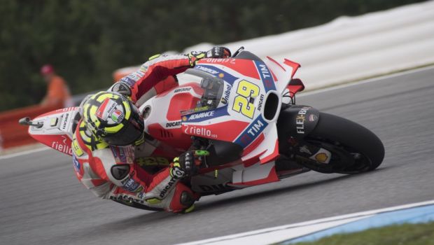 Accident de ultima ora la MotoGP. Italianul Andrea Iannone a fost dus de urgenta cu elicopterul la spital