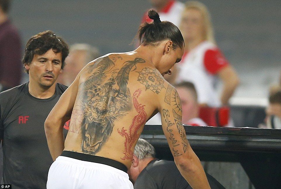 N-a mai marcat, dar a atras toate privirile cand a intrat! Ce tatuaj IMENS si-a facut Zlatan pe spate. FOTO_1