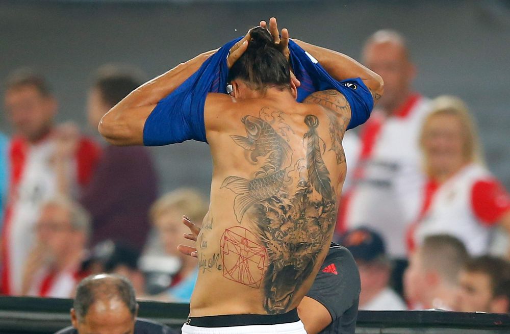 N-a mai marcat, dar a atras toate privirile cand a intrat! Ce tatuaj IMENS si-a facut Zlatan pe spate. FOTO_4