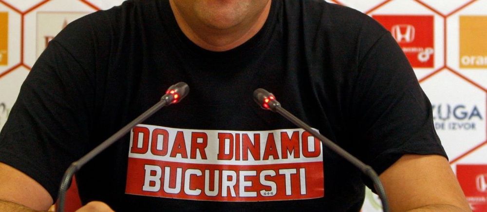 Dinamovistii continua campania inceputa prin coregrafia-farsa de la Steaua - City. Ce oficial a aparut cu tricoul "Doar Dinamo Bucuresti"_2