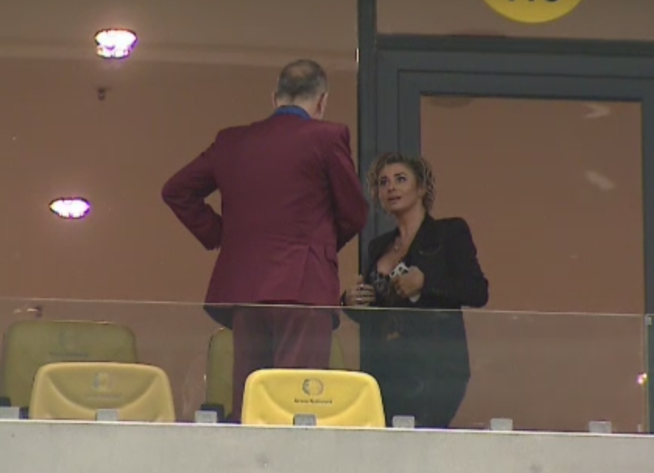 "Bai Ana, ia vino incoace" Reactia lui Gigi Becali cand o vede pe Anamaria Prodan cum a venit "dezbracata" la meci! FOTO_2