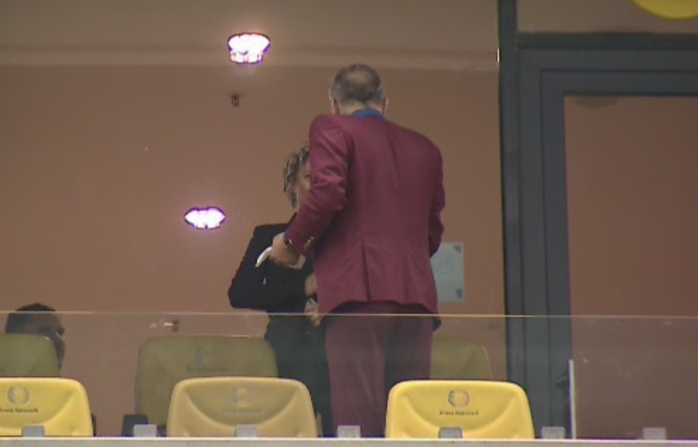"Bai Ana, ia vino incoace" Reactia lui Gigi Becali cand o vede pe Anamaria Prodan cum a venit "dezbracata" la meci! FOTO_4