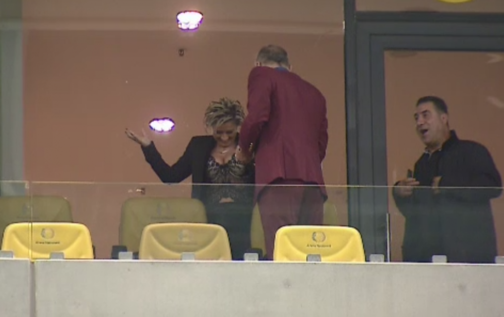 "Bai Ana, ia vino incoace" Reactia lui Gigi Becali cand o vede pe Anamaria Prodan cum a venit "dezbracata" la meci! FOTO_6