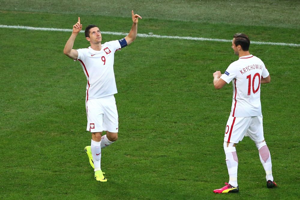 Polonia 3-2 Danemarca, Muntenegru 5-0 Kazahstan, in grupa Romaniei. Germania a facut si ea scor cu Cehia, iar Anglia a invins Malta. Toate rezultatele si marcatorii_22