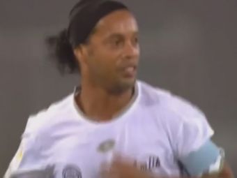 
	Ronaldinho a LOVIT DIN NOU! Pasa geniala cu spatele reusita in ultimul meci de fostul star al Barcelonei. VIDEO
