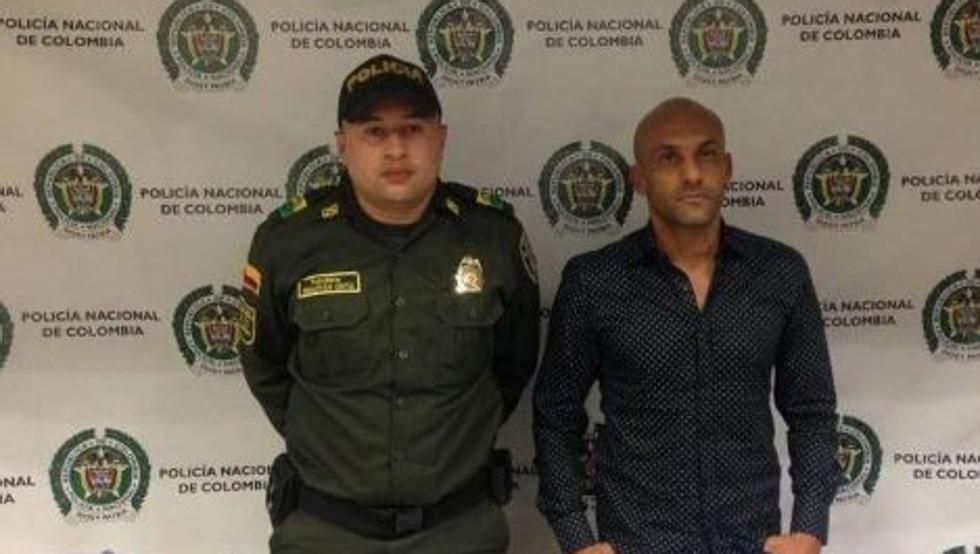 Incredibil: un fost international columbian a ajuns hamal pentru traficantii de cocaina si a fost prins pe aeroport. Ce cantitate de droguri avea asupra sa_3