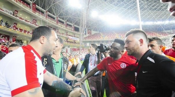 Samuel Eto o Antalyaspor Turcia