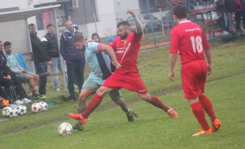 Fotbalistul SPARTAN joaca in liga a 4-a din Romania. Izidor combina fotbalul cu o pasiune periculoasa, luptele in cusca!_2