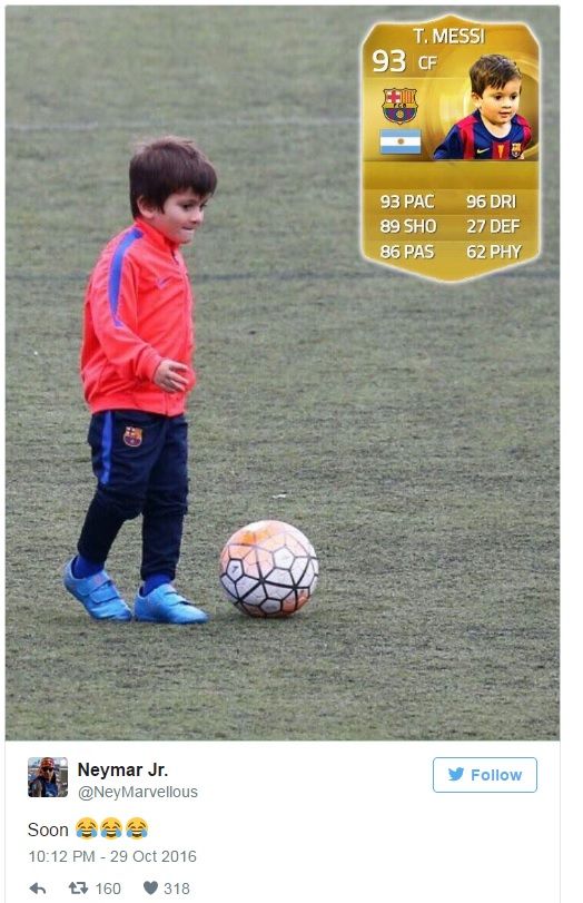 FOTO SENZATIONAL! Cele mai tari poante aparute pe internet dupa prima imagine cu fiul lui Messi la antrenamentele Barcelonei! Neymar nu s-a putut abtine :)_7