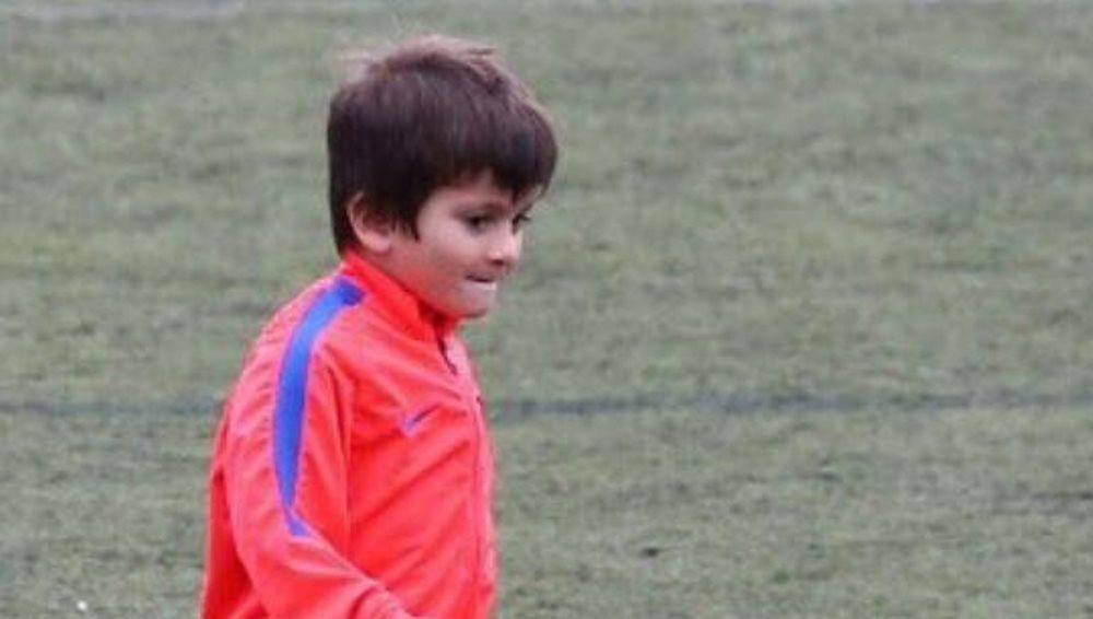 FOTO SENZATIONAL! Cele mai tari poante aparute pe internet dupa prima imagine cu fiul lui Messi la antrenamentele Barcelonei! Neymar nu s-a putut abtine :)_8
