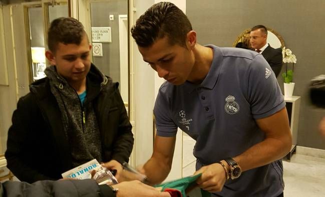 Intalnire speciala pentru Ronaldo! S-a intalnit cu pustiul care s-a trezit din COMA datorita unui gol marcat de el! FOTO_2