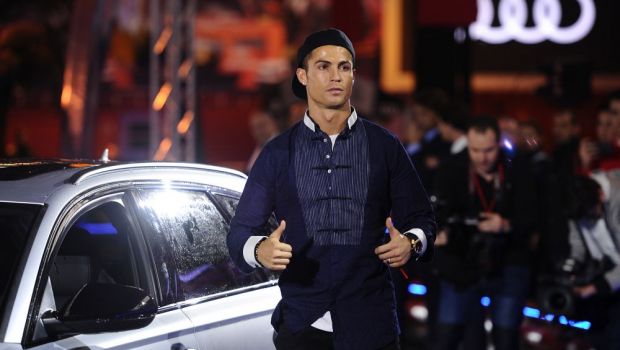
	Jucatorii Realului au primit gratis masini in valoare de 2.5 milioane de euro. Cu ce vor merge Ronaldo, Bale si Zidane la antrenamente
