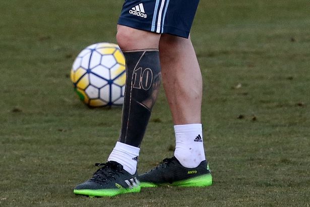 Messi i-a lasat INTERZISI pe fanii sai! Ce tatuaj si-a facut pe piciorul stang in locul acestui desen_4