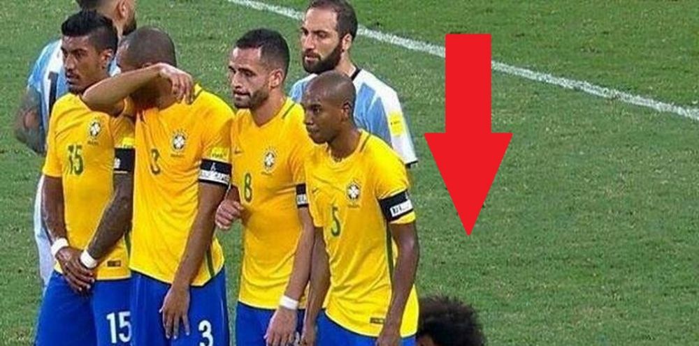 "Ce naiba face Marcelo?". Modul inedit in care s-a "aparat" fundasul brazilian la o lovitura libera a lui Messi. FOTO_2
