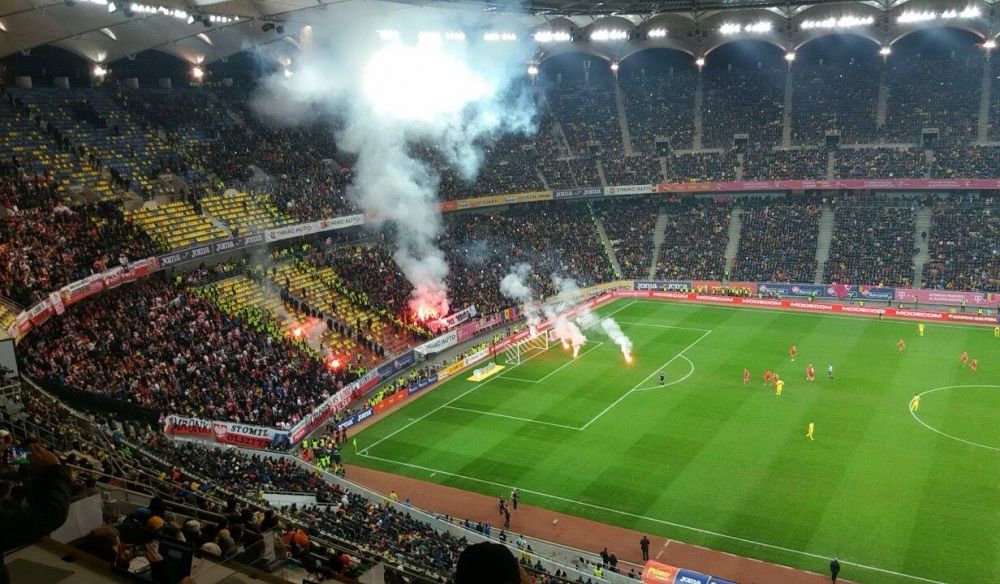 "Rapid nu moare!" Fanii romani au aruncat torte in teren! Romania risca sa joace fara spectatori un meci care poate fi DECISIV_2