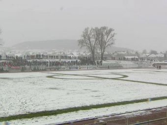 
	LET IT SNOW! :) Meci jucat pe zapada in liga a doua din Romania! Sepsi Sf. Gheorghe a DISTRUS-O pe Foresta: 6-1
