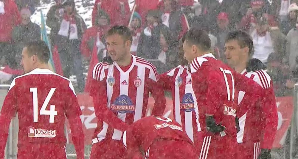 LET IT SNOW! :) Meci jucat pe zapada in liga a doua din Romania! Sepsi Sf. Gheorghe a DISTRUS-O pe Foresta: 6-1_4